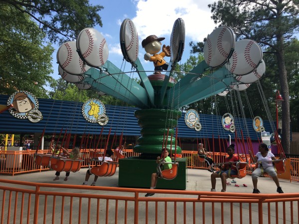 Charlie Browns Wind Up Swings Ride at Kings Dominion