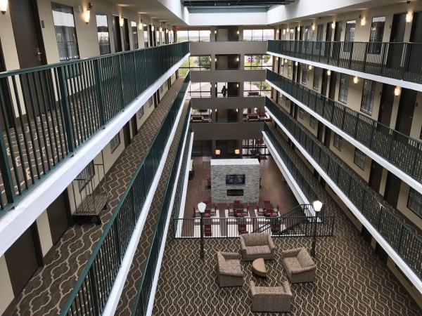 Comfort Suites Near Potomac Mills has an open atrium. The open space, bright and modern furnishings and decor all create a hip, upscale vibe.